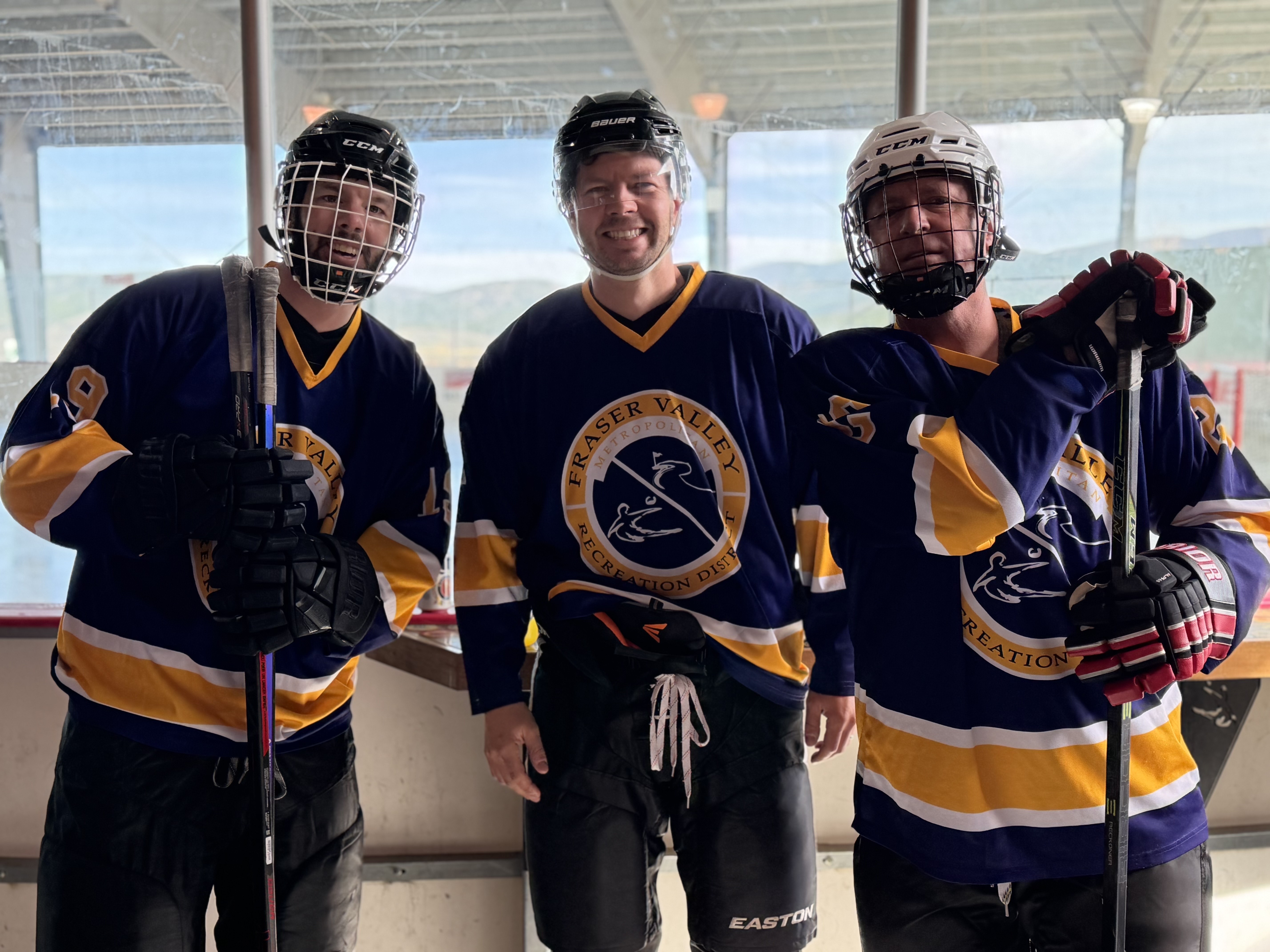 Team photo at the rink